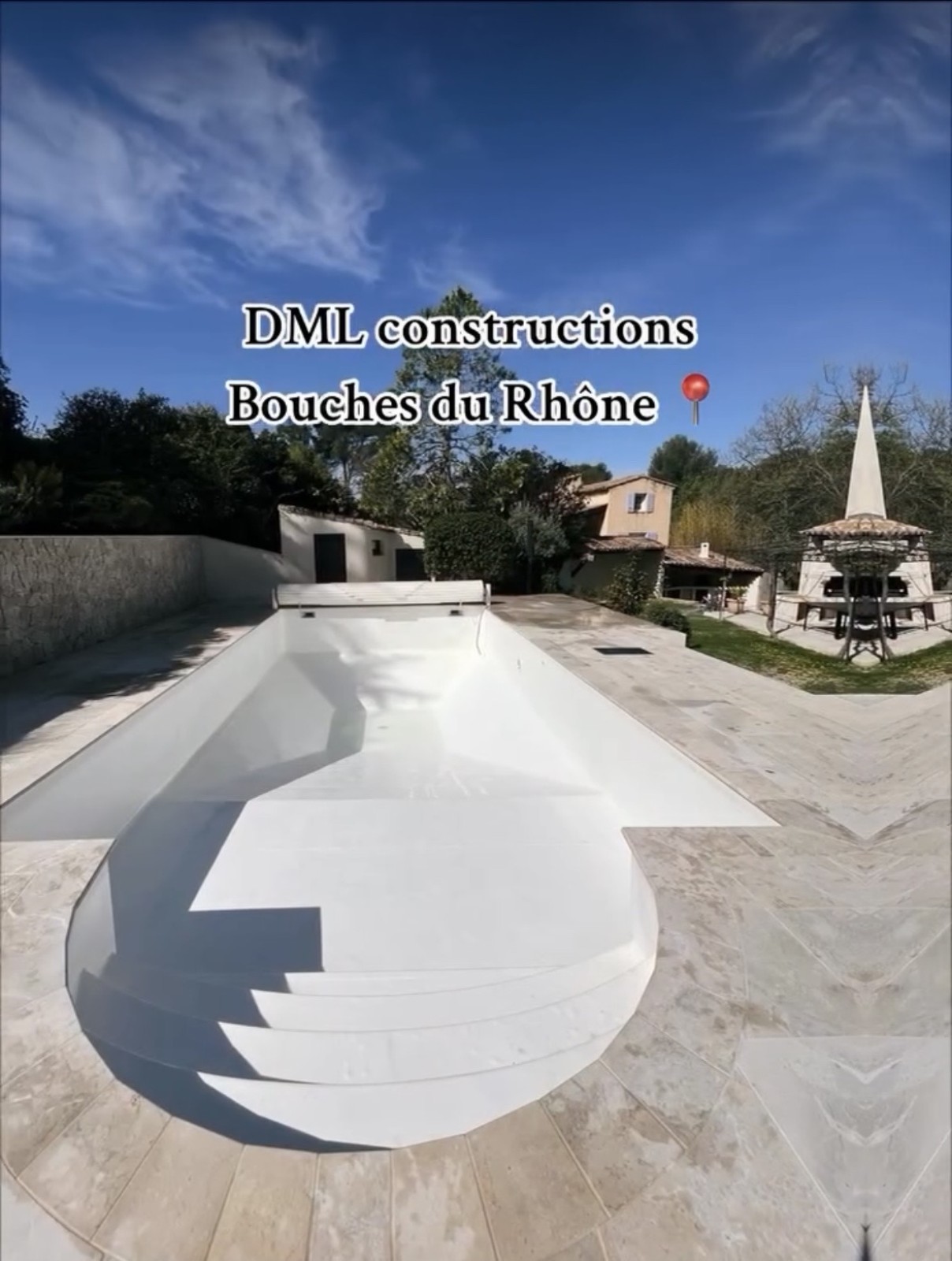 Rénovation d’une piscine avec terrasse moderne et design à bouc bel air