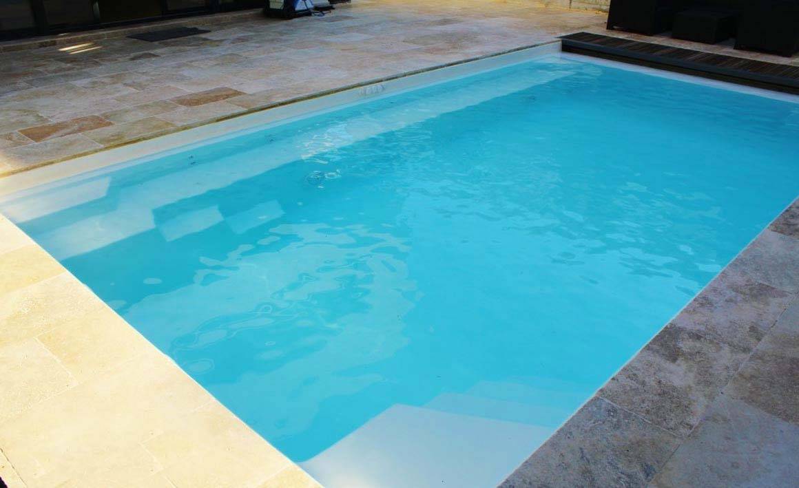 Piscine coque Atlantis 7 avec volet ou sans volet