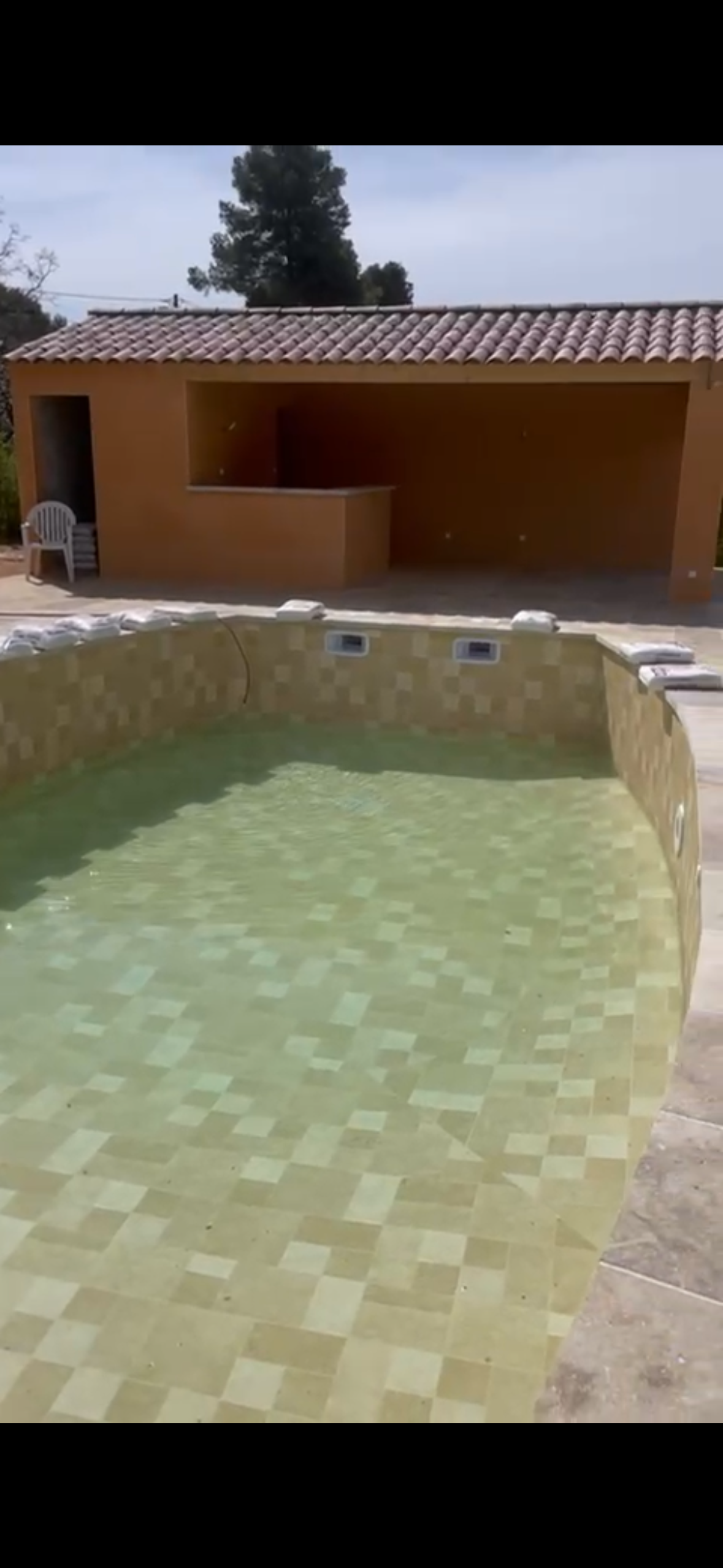 Rénovation piscine avec pose pvc arme pierre de bali