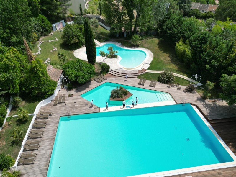 rénovation de plusieurs piscines en pvc armé avec toboggan au set club à Aix en Provence