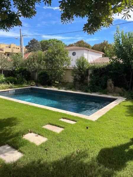 Constructions piscine par Dml constructions une piscine 8x4 en pvc armé design à Aix en Provence 