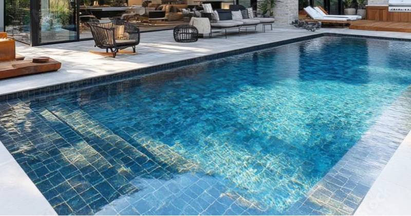 Dml constructions de piscines moderne design et carrelée à Meyreuil et alentours