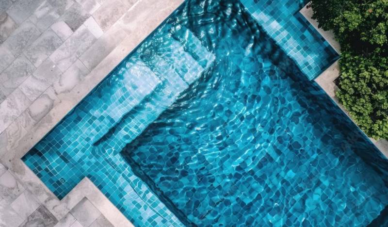 Piscine design sur-mesure au Tholonet aux alentours d’Aix-en-Provence – DML Constructions, expert en rénovation et construction 