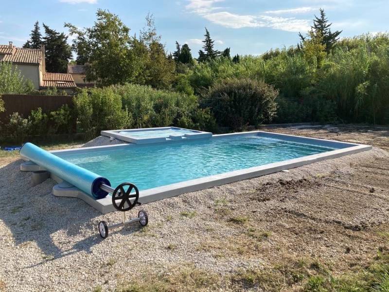 DML Constructions de Piscines et pose de coque Freedom garanti 35 ans à Meyreuil et alentours