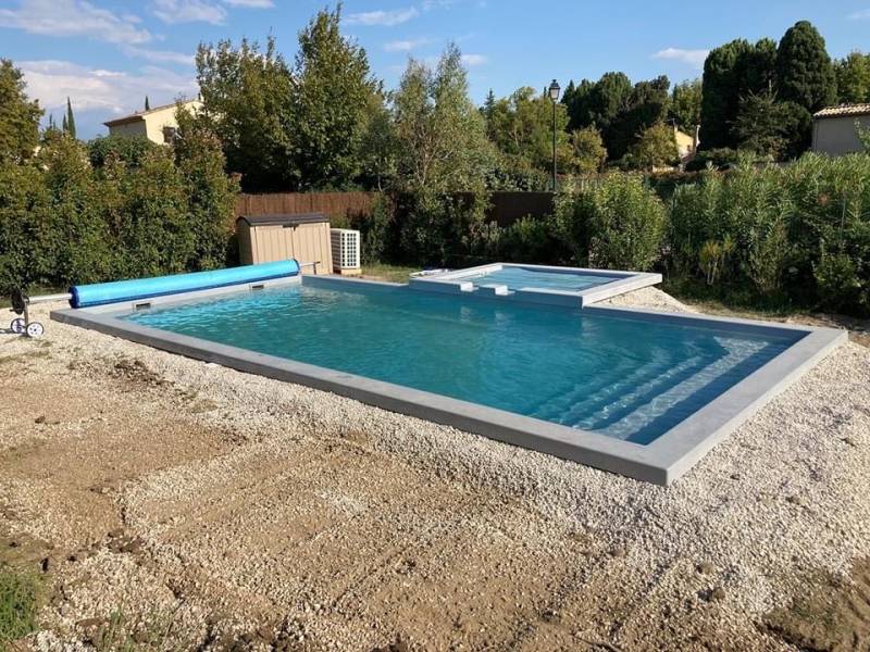 Chez dml constructions Votre piscine coque avec spa intégré — Élégance, confort et garantie 35 ans