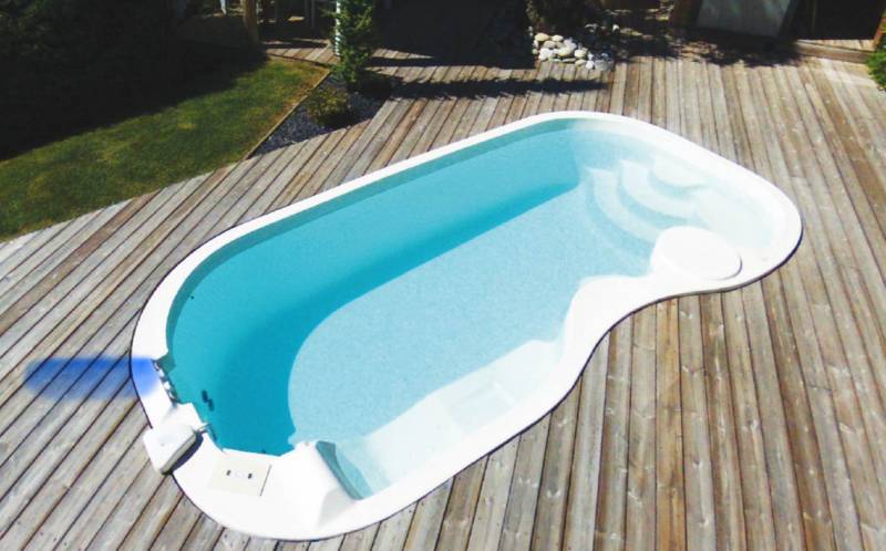 Installez votre piscine coque 10m² sans permis de construire à Meyreuil et alentours - Garantie 35 ans